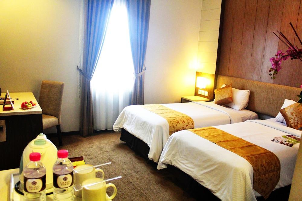 Tjokro Hotel Klaten Esterno foto