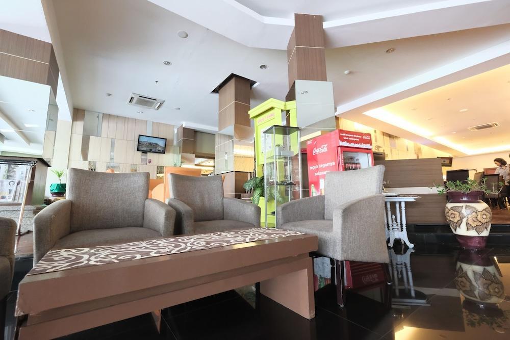 Tjokro Hotel Klaten Esterno foto