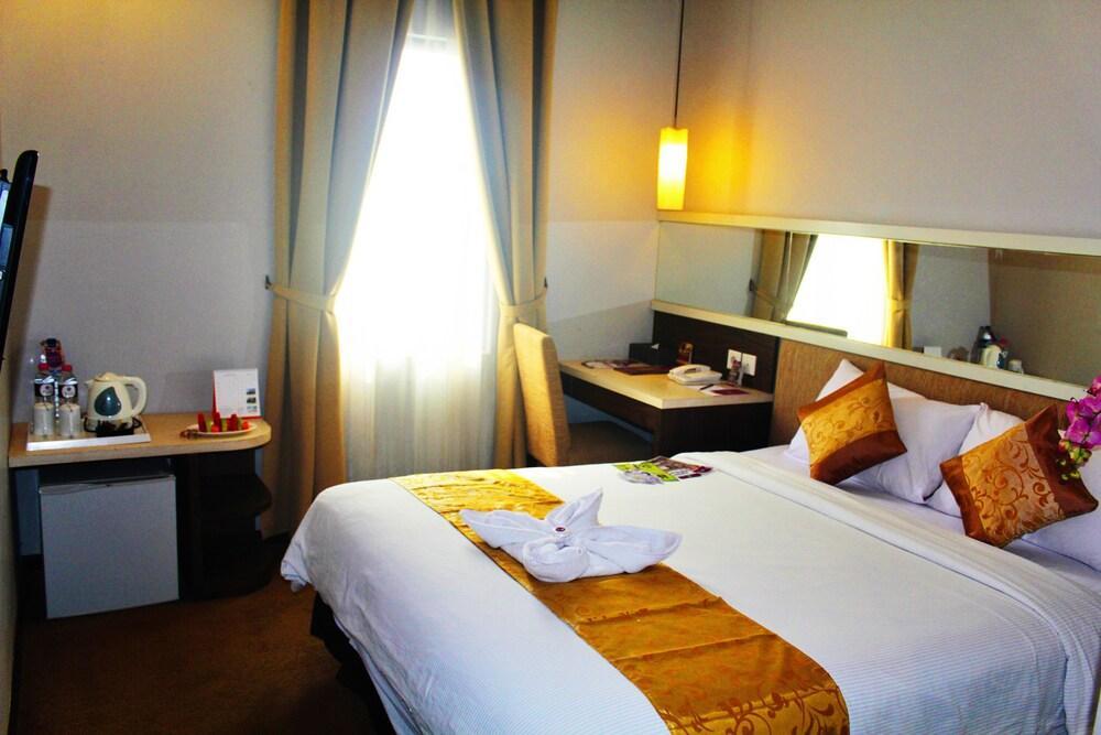 Tjokro Hotel Klaten Esterno foto