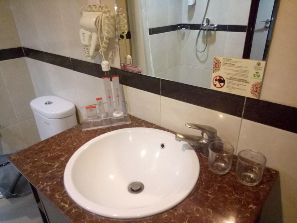 Tjokro Hotel Klaten Esterno foto