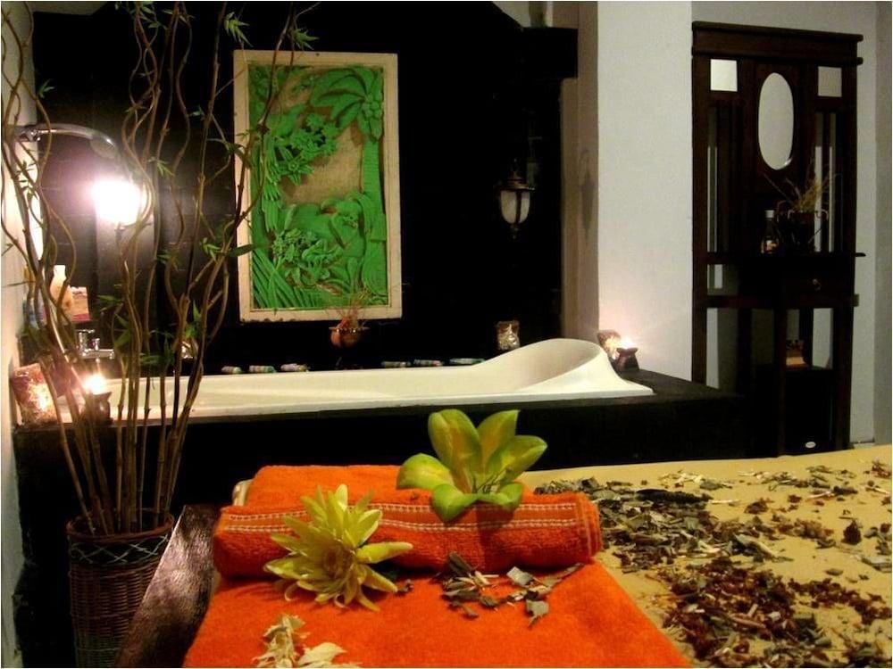 Tjokro Hotel Klaten Esterno foto