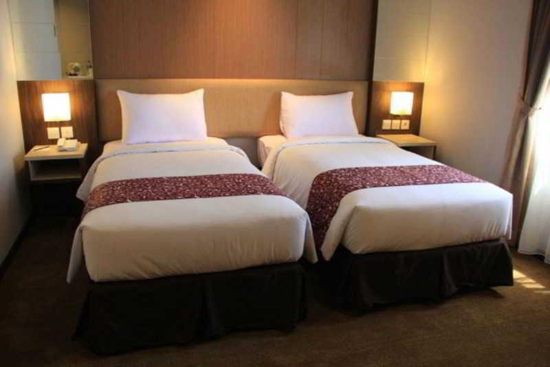 Tjokro Hotel Klaten Esterno foto