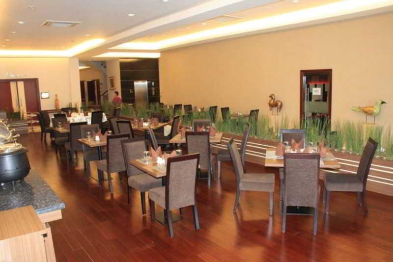 Tjokro Hotel Klaten Esterno foto