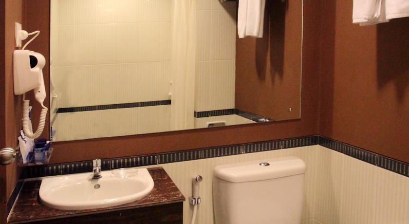 Tjokro Hotel Klaten Esterno foto