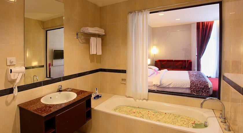 Tjokro Hotel Klaten Esterno foto