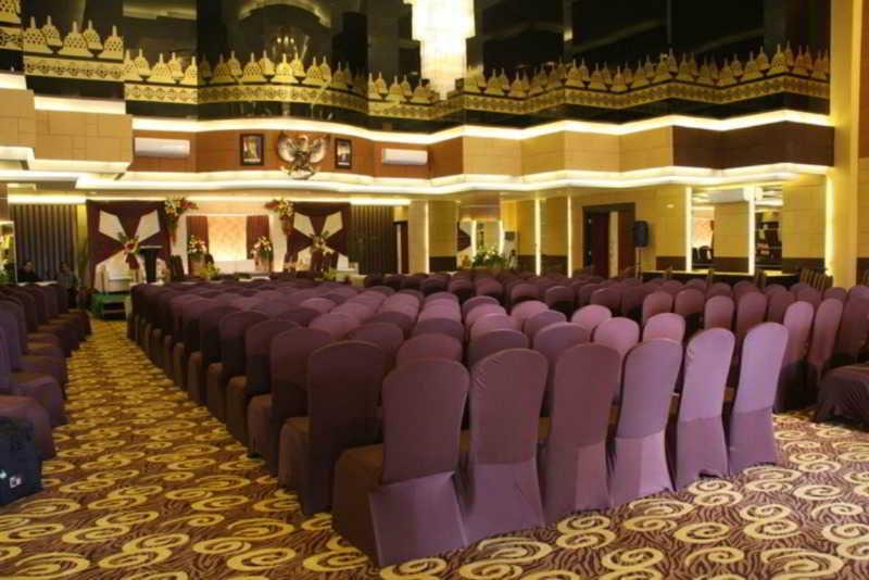 Tjokro Hotel Klaten Esterno foto