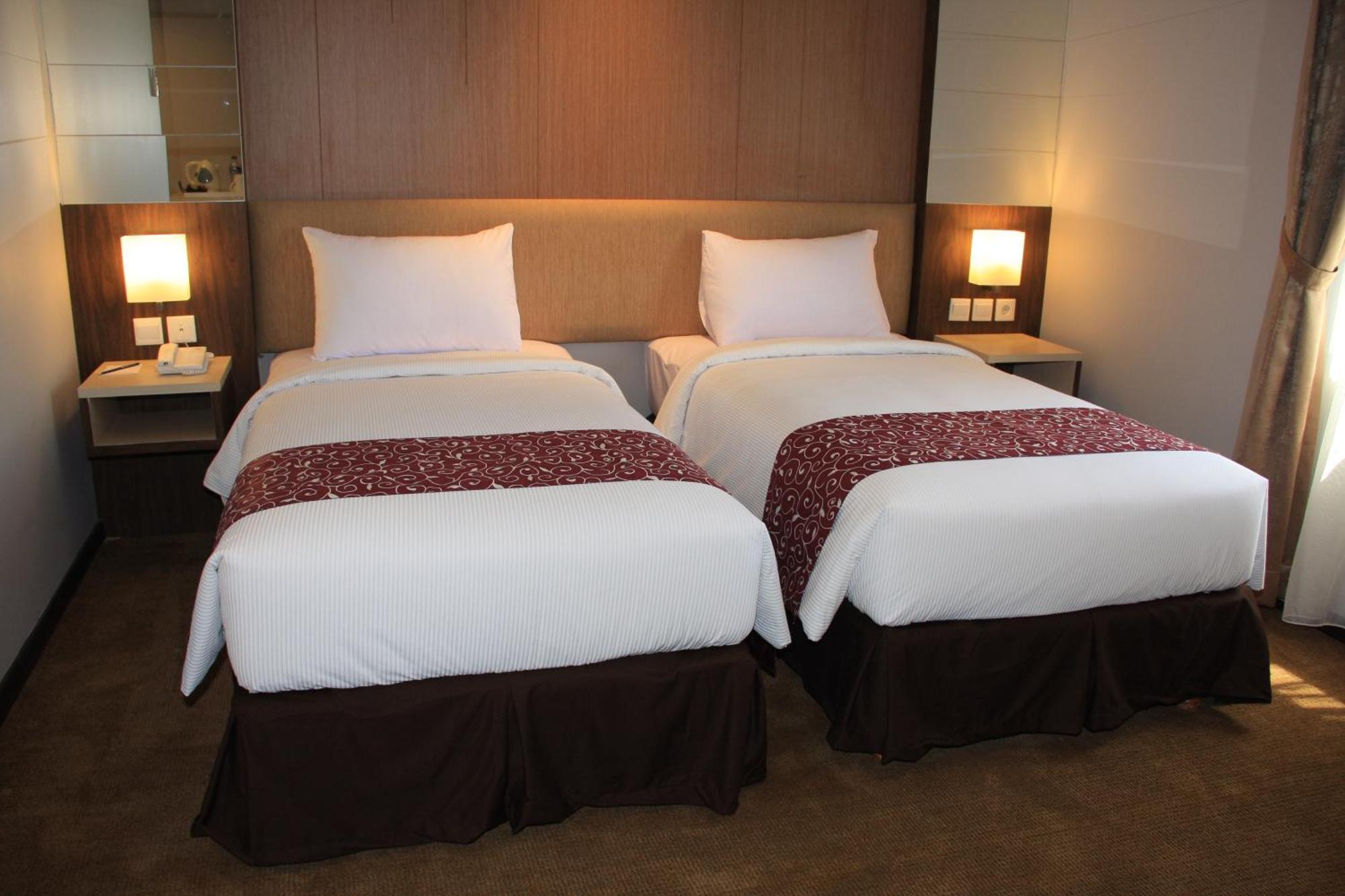Tjokro Hotel Klaten Esterno foto