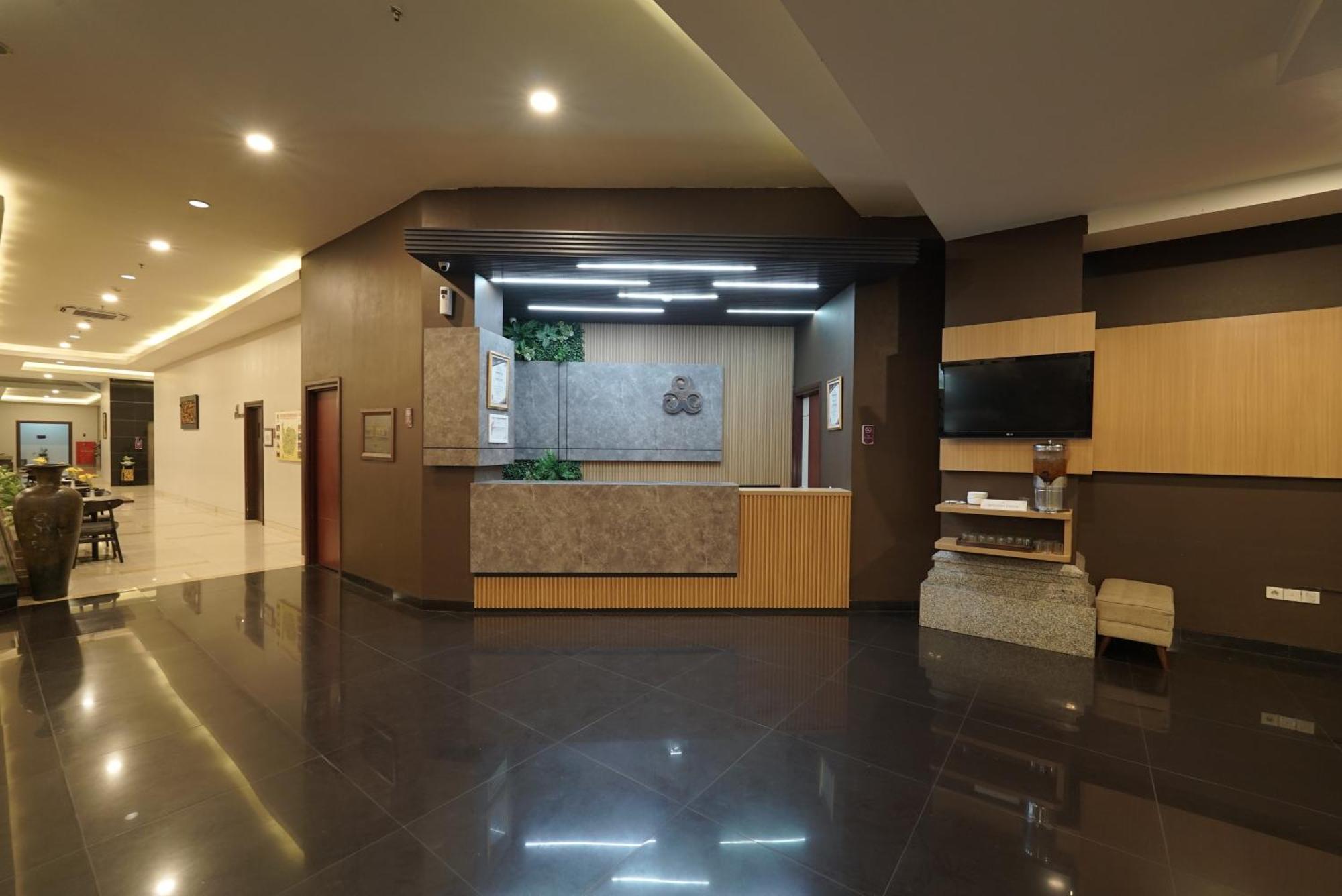 Tjokro Hotel Klaten Esterno foto