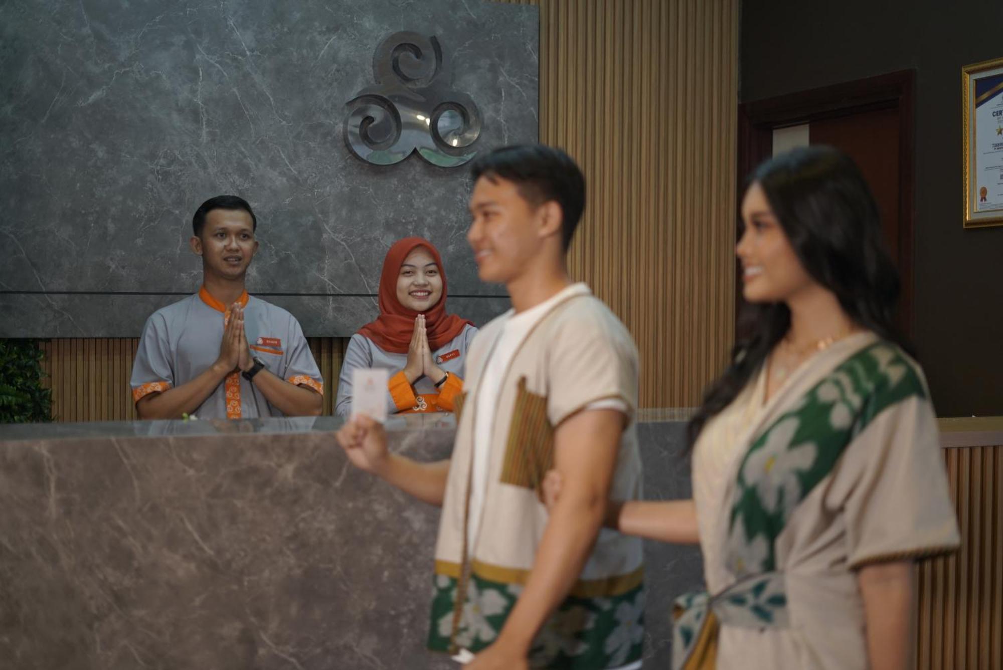 Tjokro Hotel Klaten Esterno foto