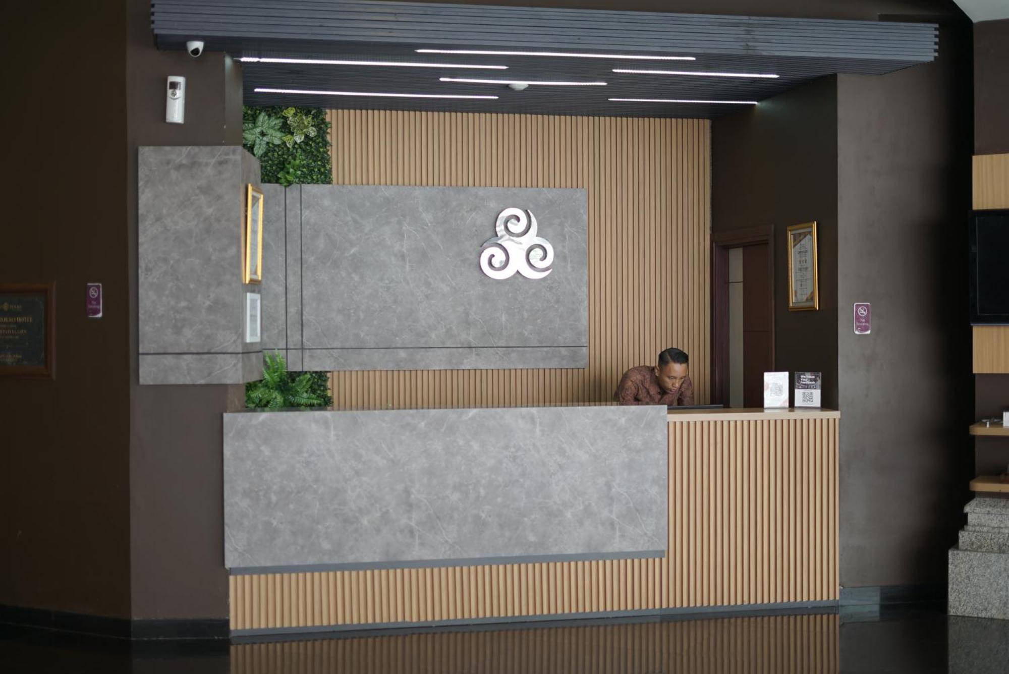 Tjokro Hotel Klaten Esterno foto