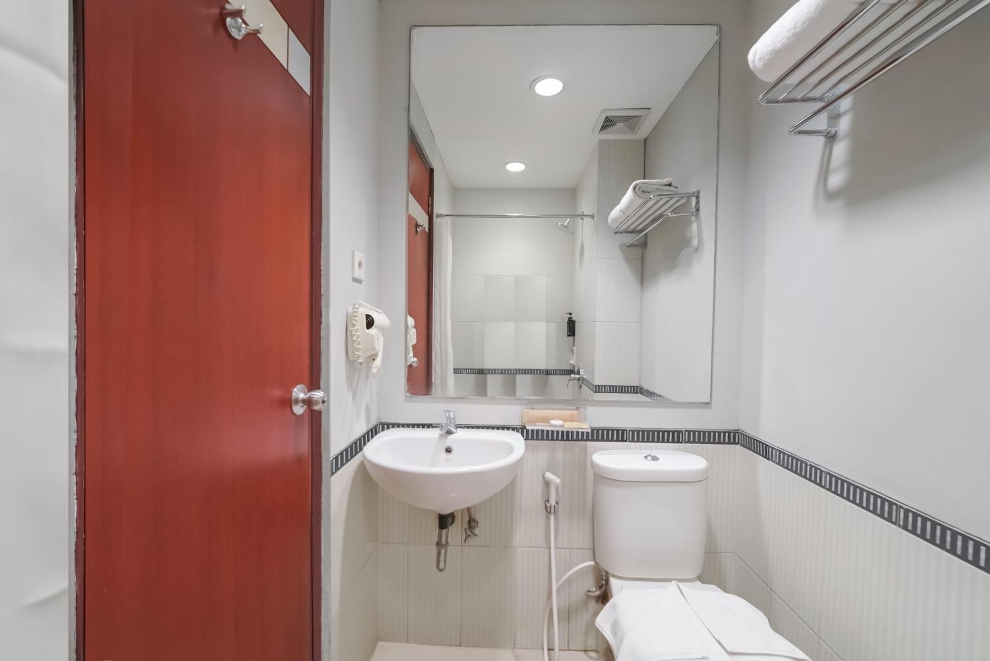 Tjokro Hotel Klaten Esterno foto