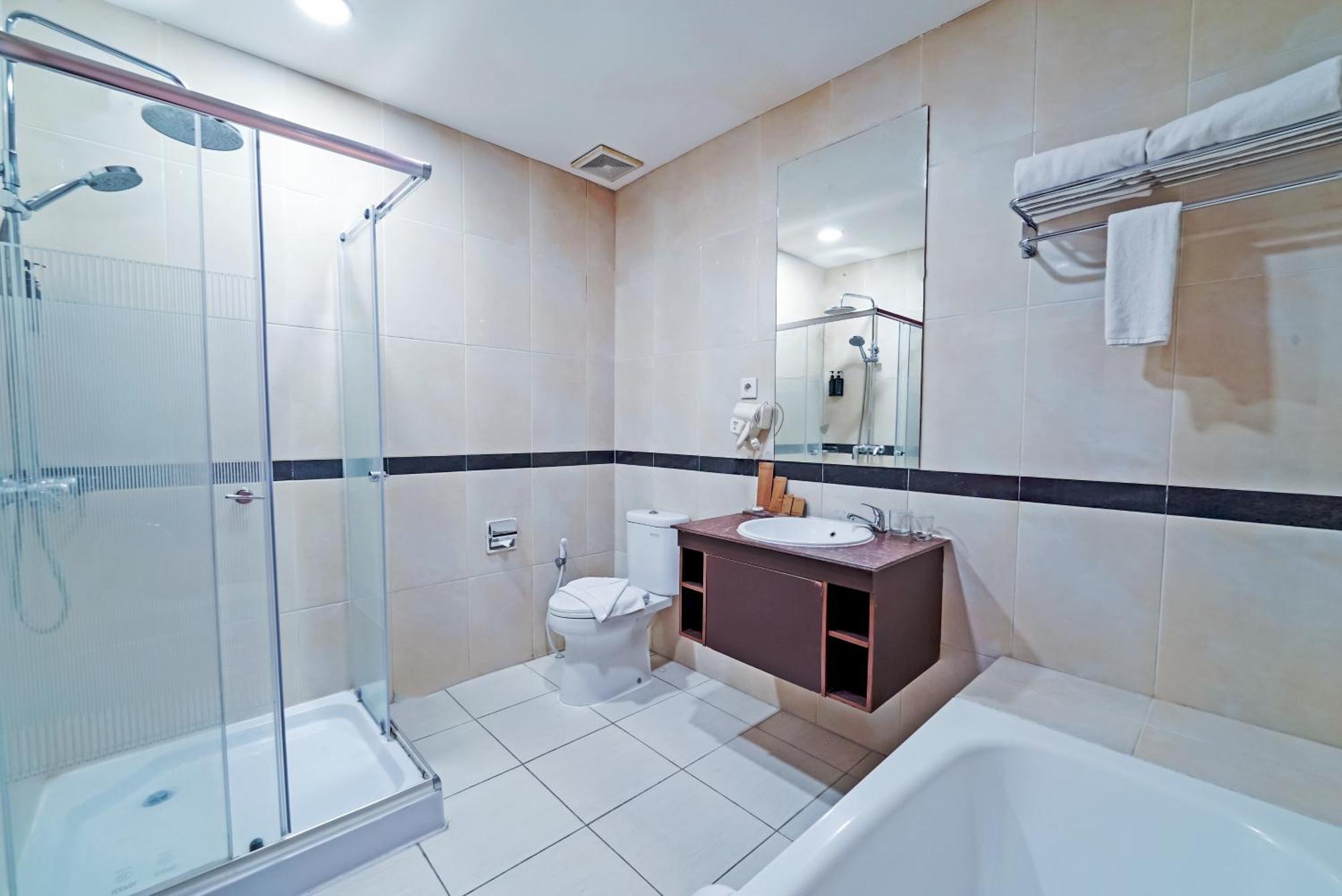 Tjokro Hotel Klaten Esterno foto