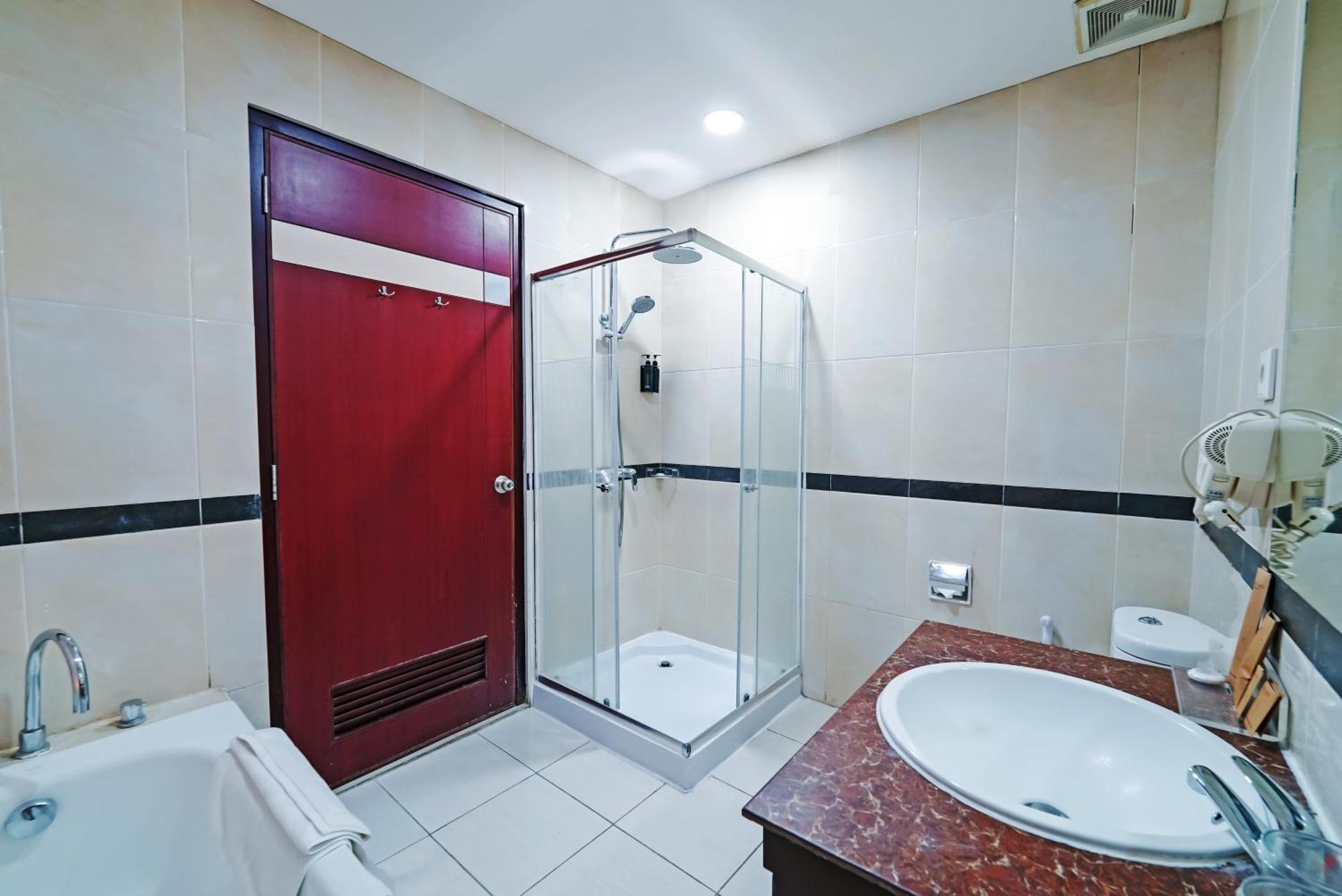 Tjokro Hotel Klaten Esterno foto