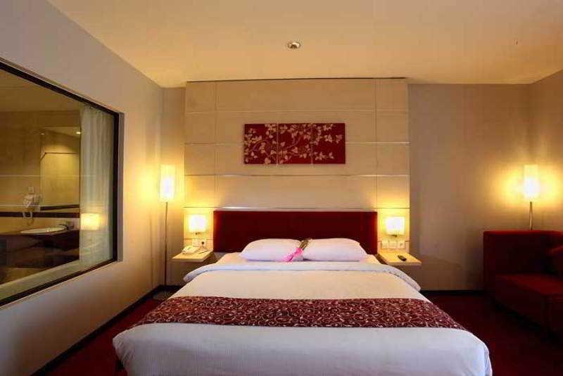 Tjokro Hotel Klaten Esterno foto