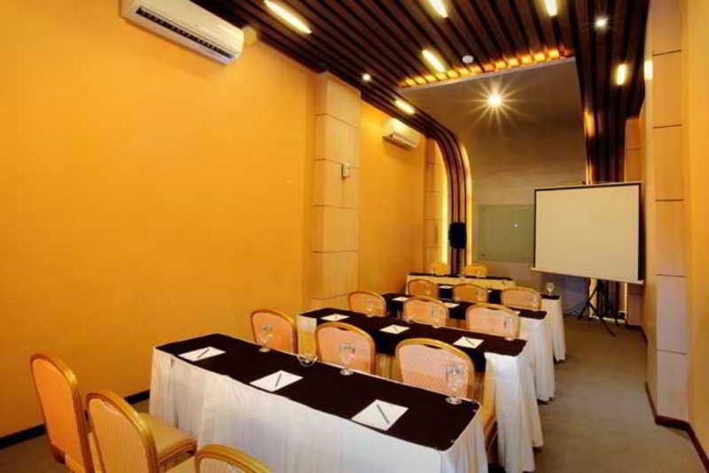 Tjokro Hotel Klaten Esterno foto
