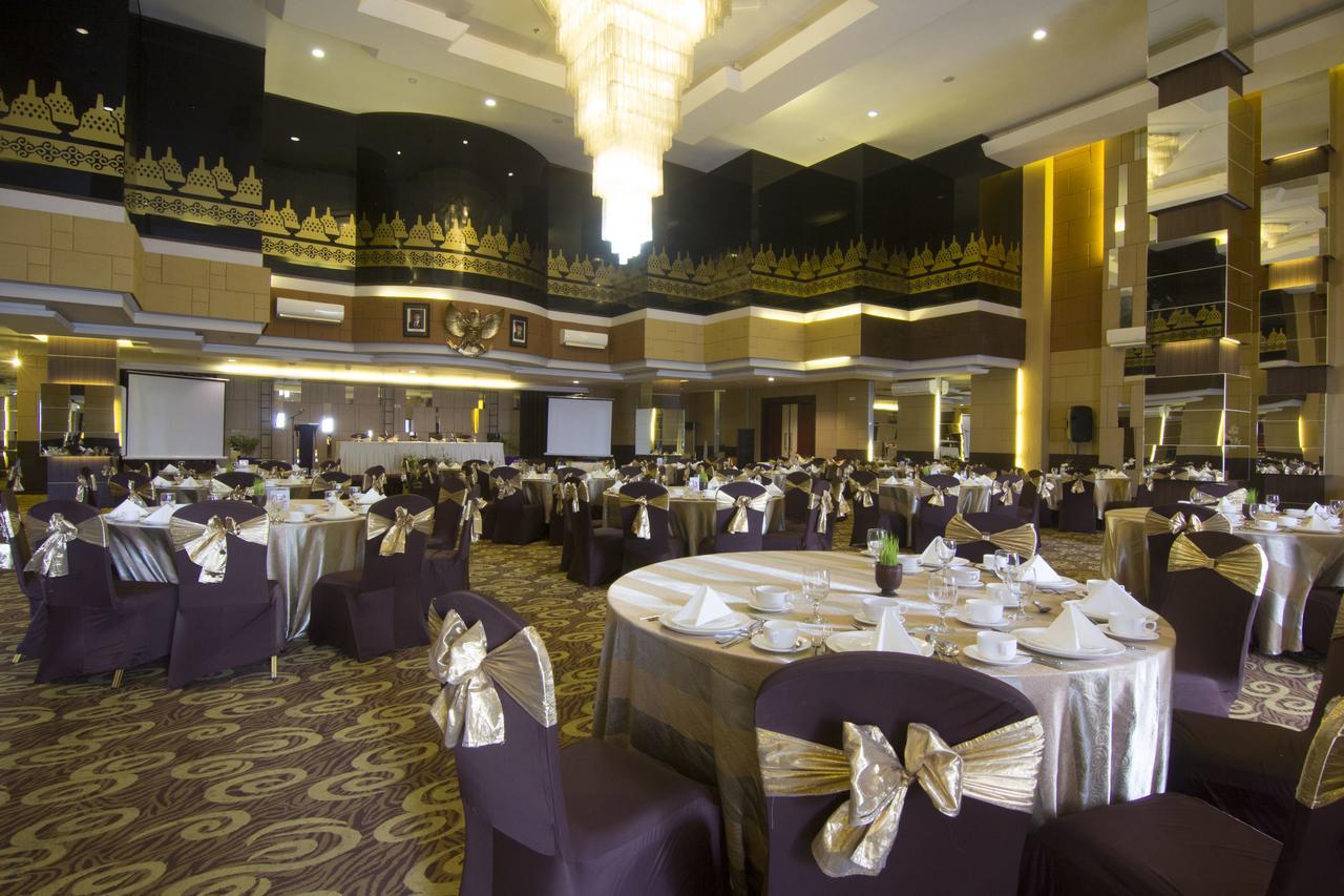 Tjokro Hotel Klaten Esterno foto