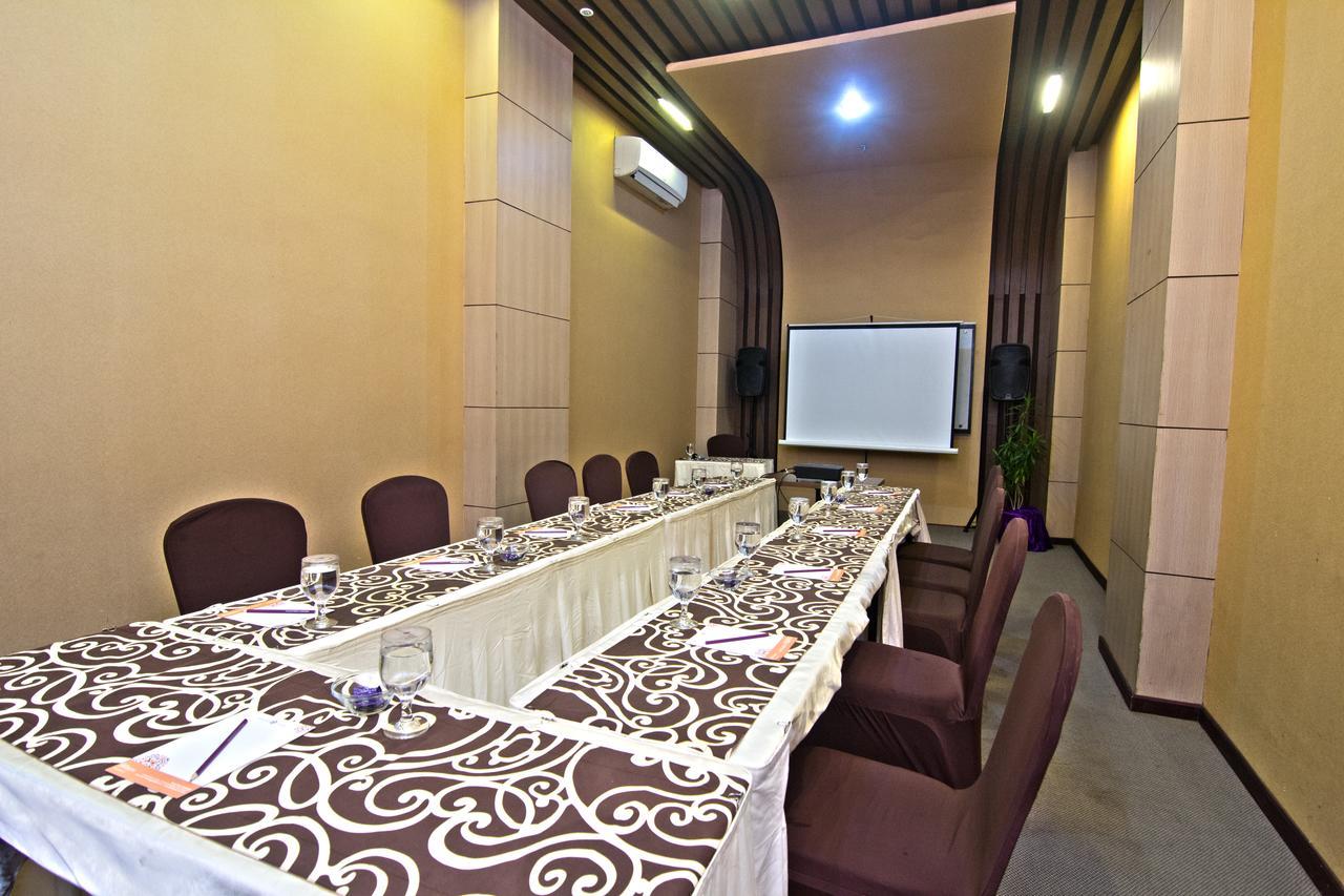 Tjokro Hotel Klaten Esterno foto